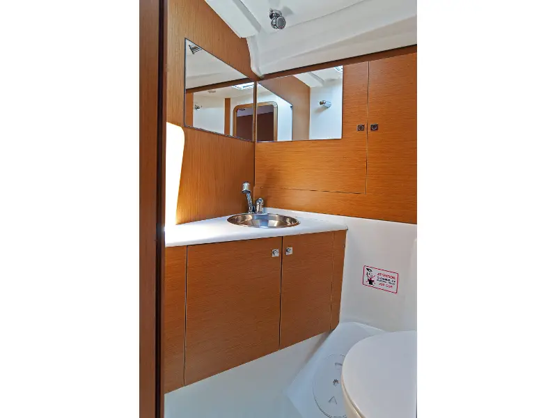 Aqua Kiss , interior