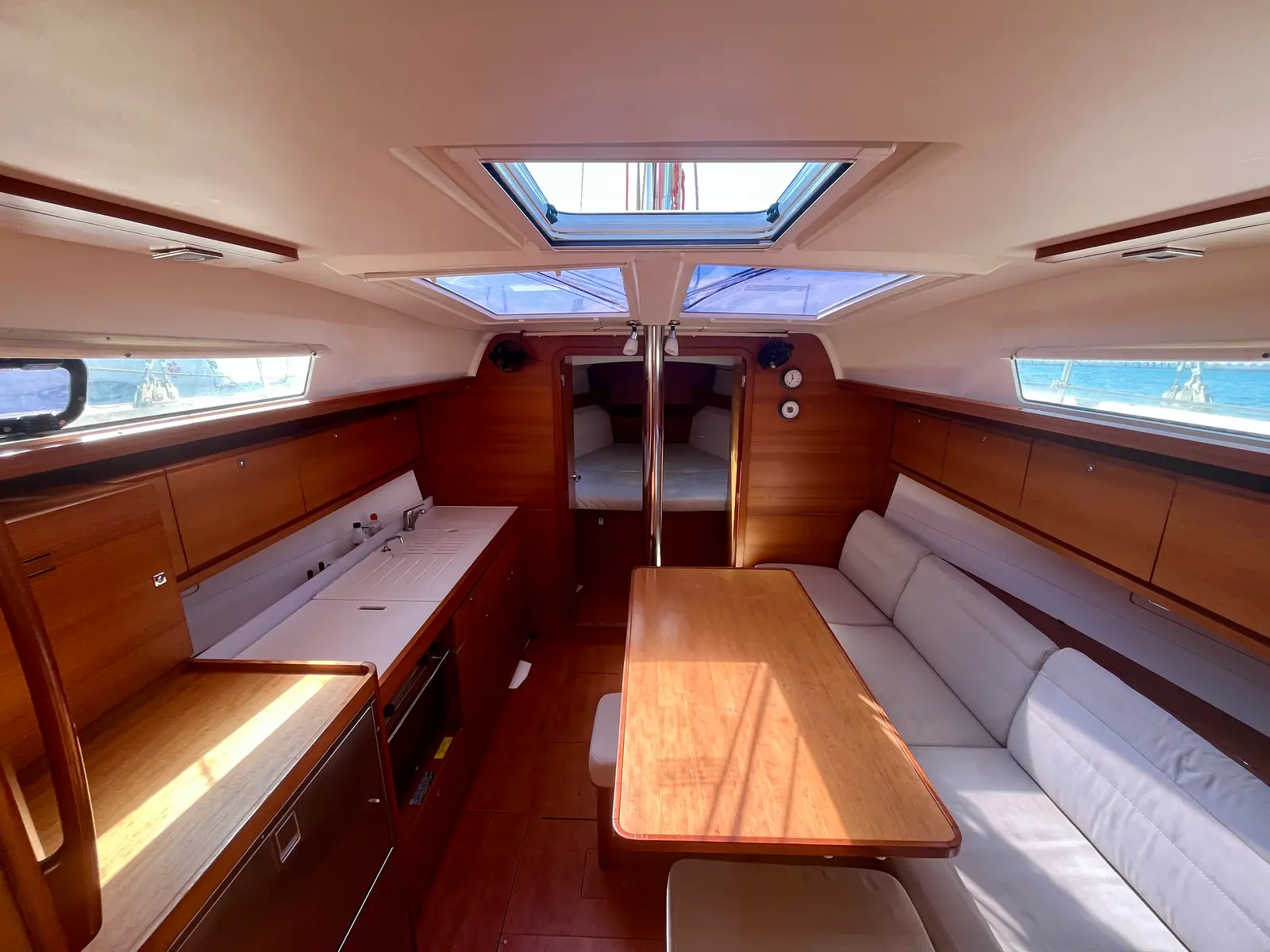 Premium, Interior image