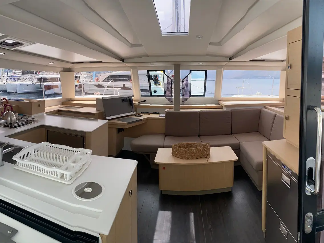 Capella 1, Interior image