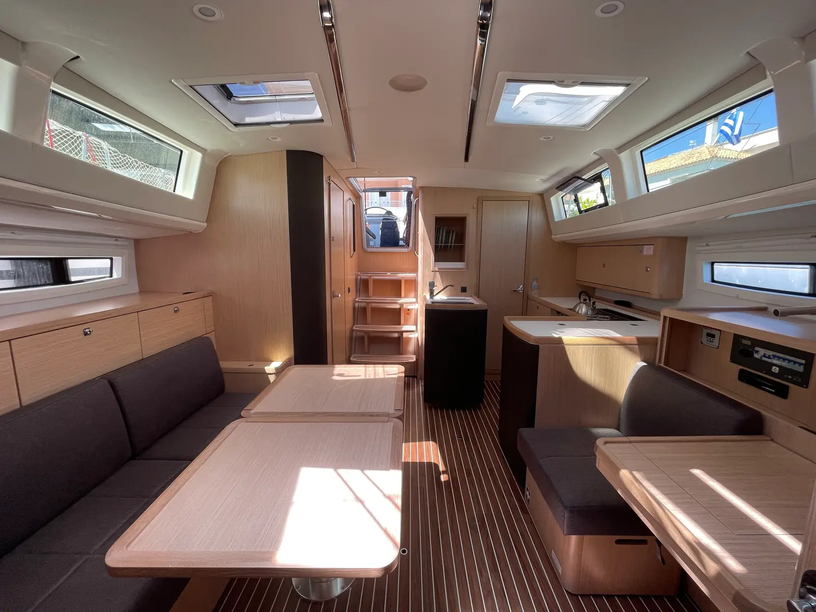 Adonis, Interior image