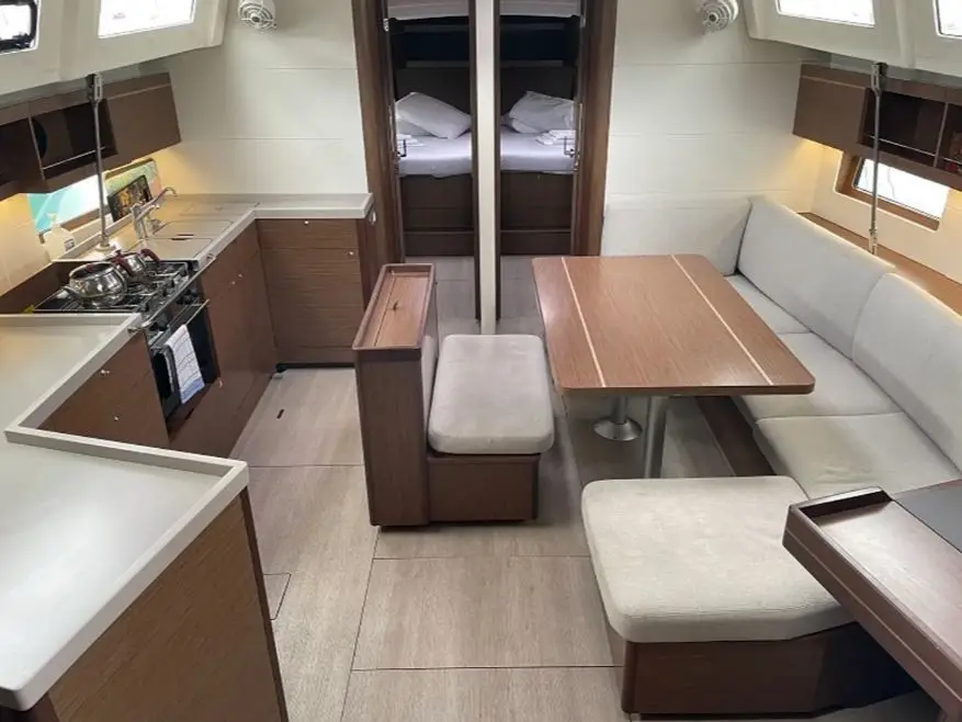 Filira, Interior image