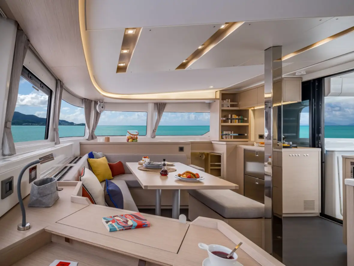 Seven Seas, Interior image