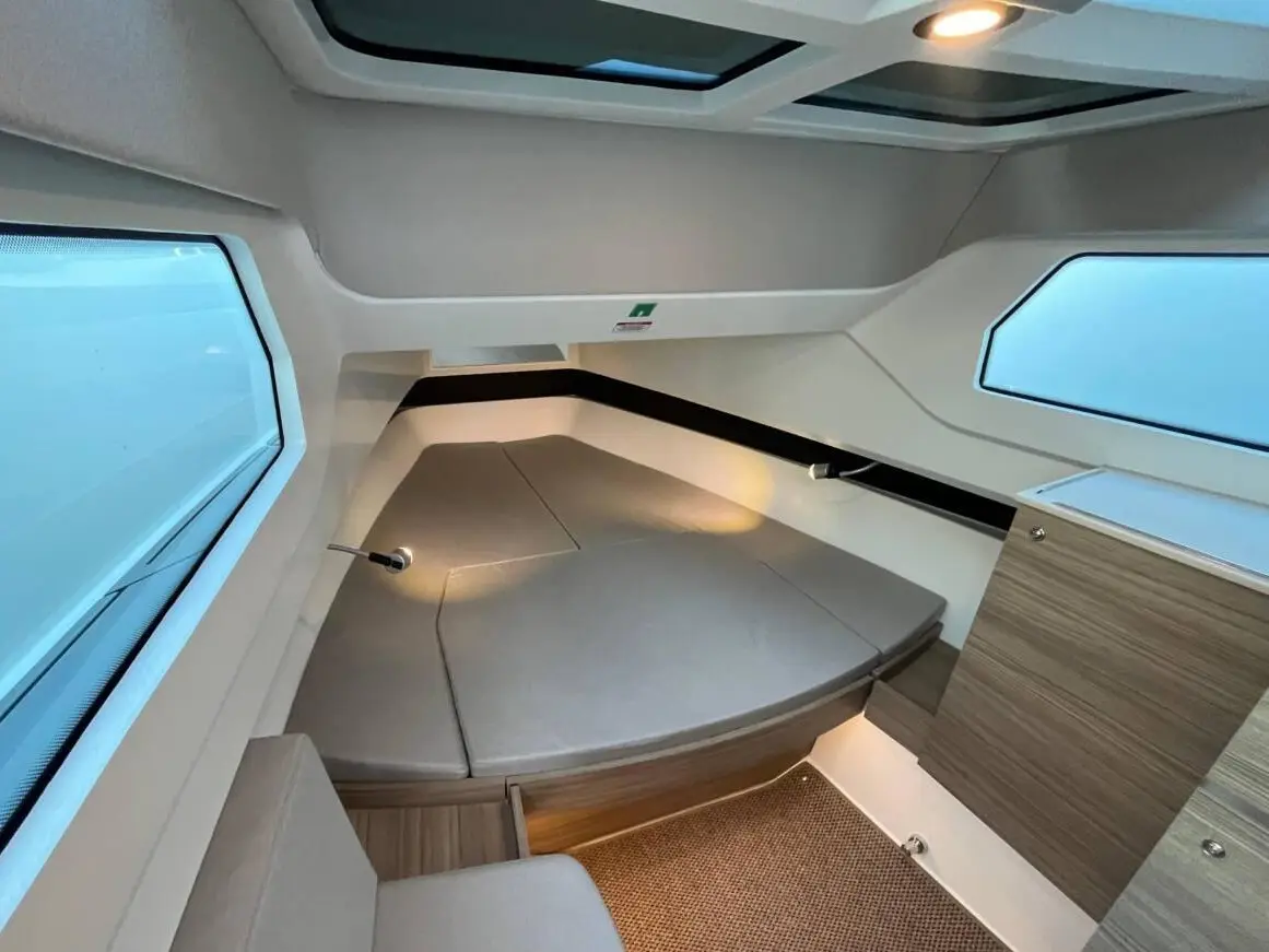 no name, Interior image