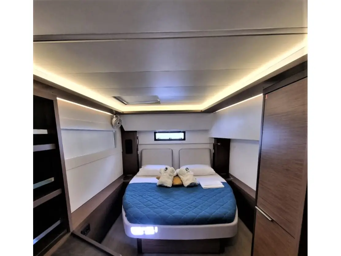 Free Bird II, Interior image