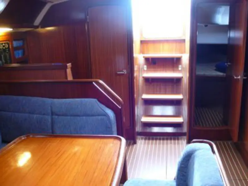 SY Zoe, interior