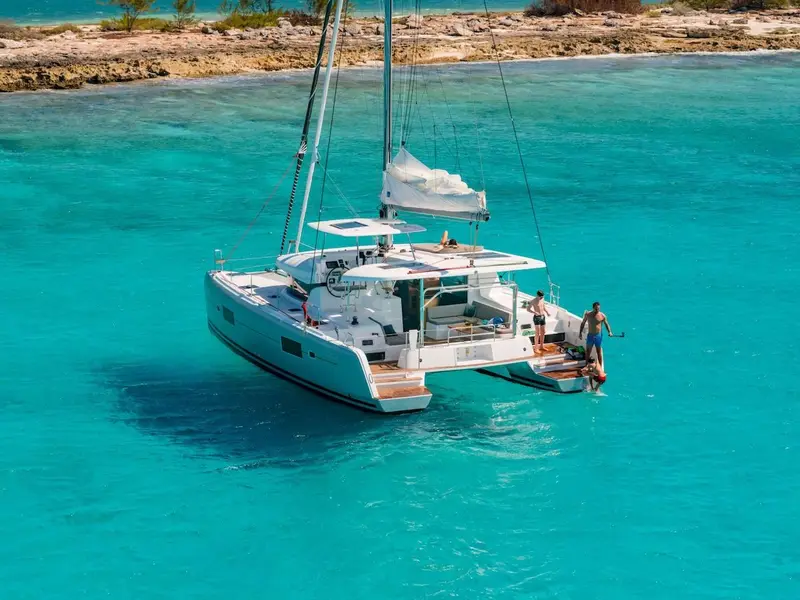 Alkaid, Lagoon 42