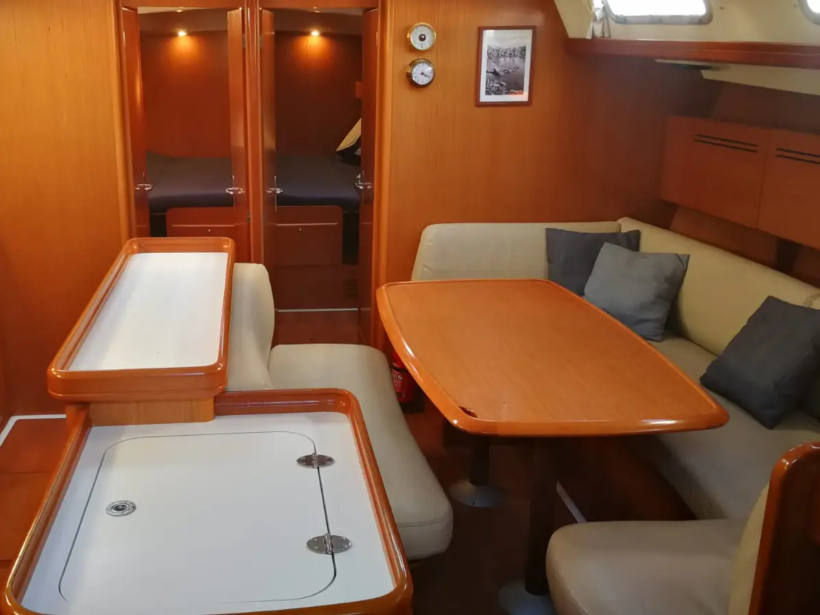 KATE, Interior image