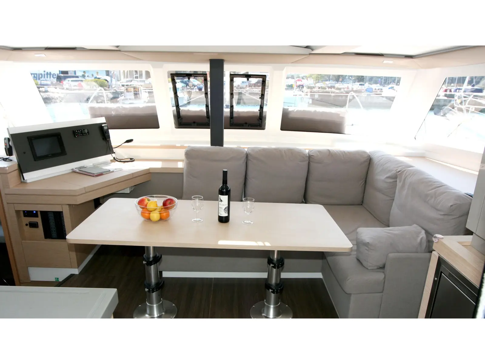 Luna Rossa II, Interior image