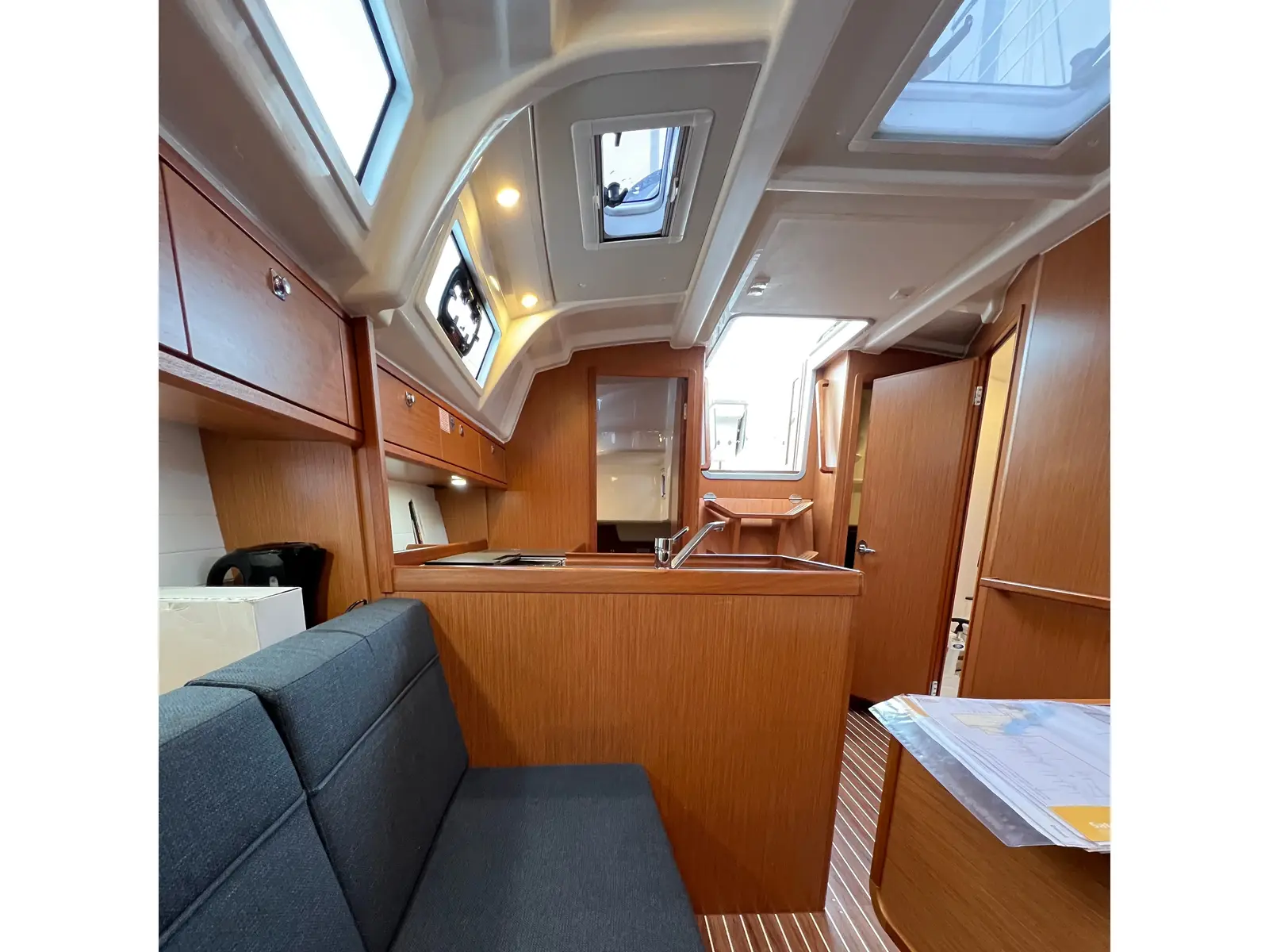 Eleven, Interior image