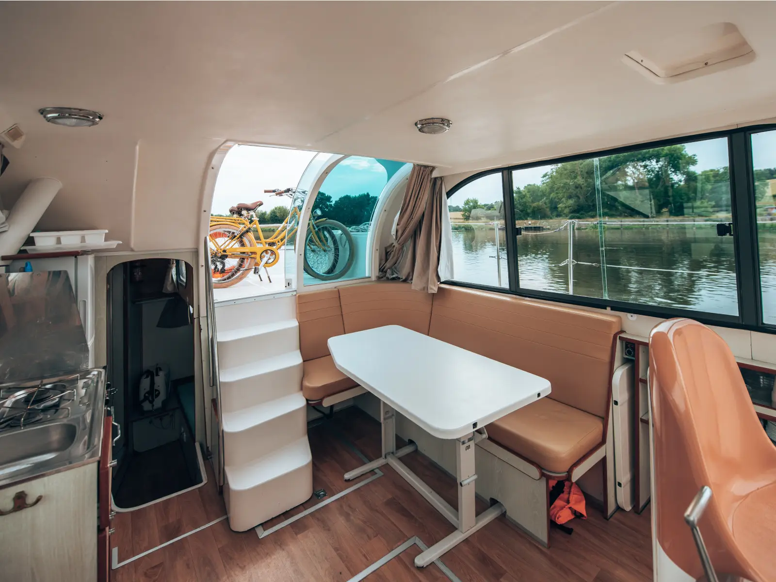 Allegro 2, Interior image