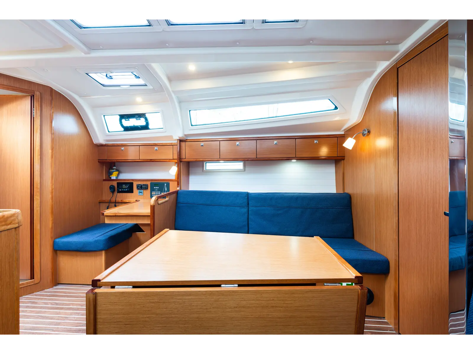 Jack Of London, Interior image