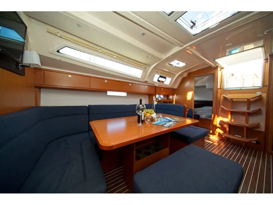 MH 58, Interior image
