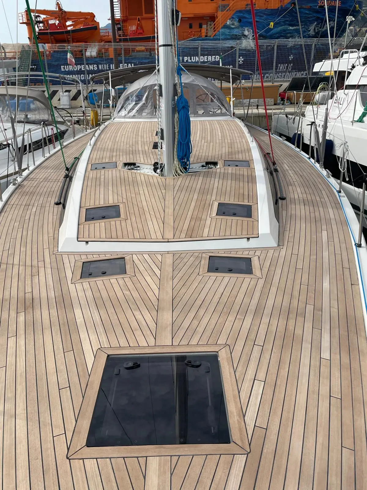 Six on the Sea, Foto 8