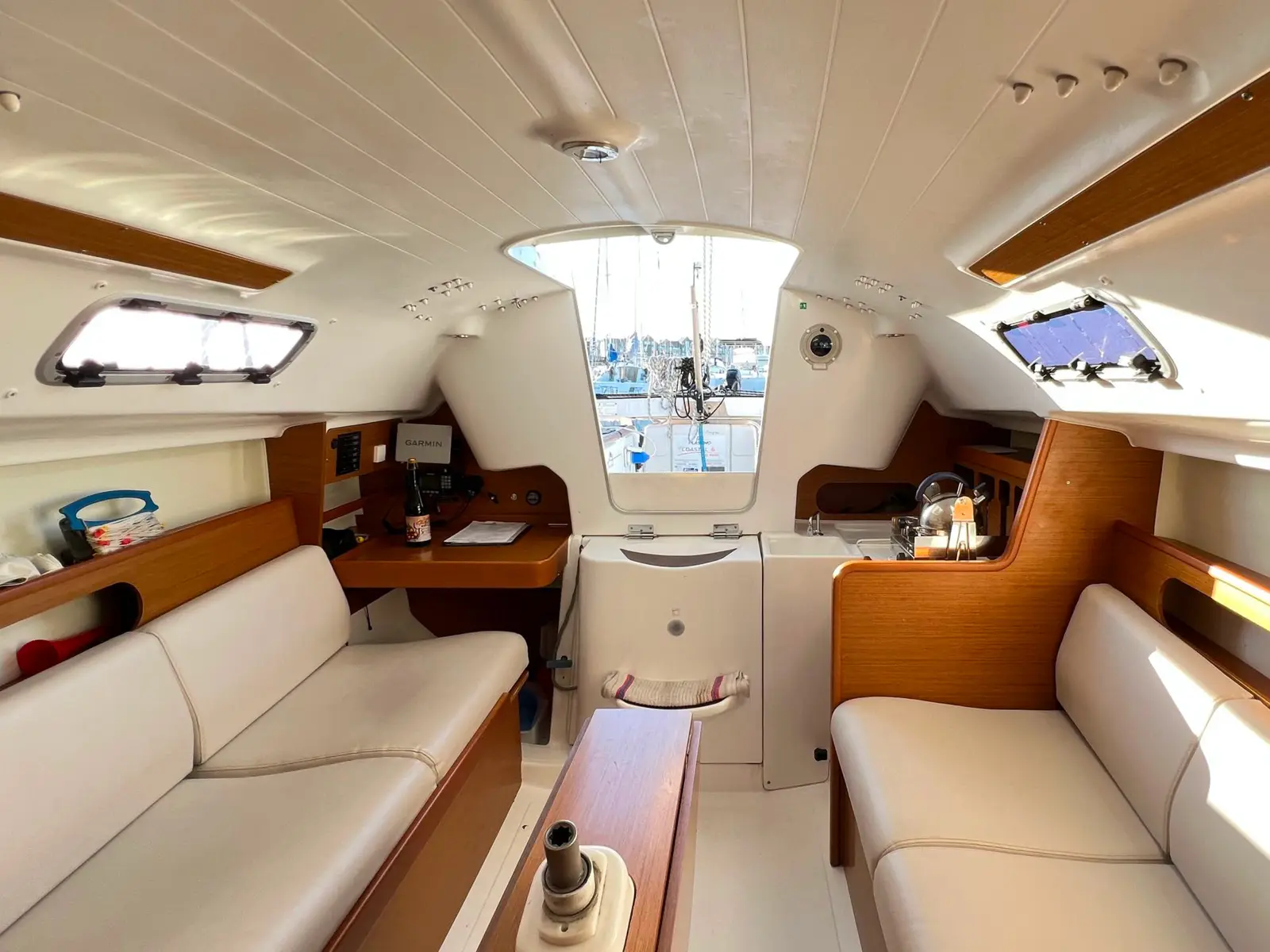 Ker Jonathan , Interior image