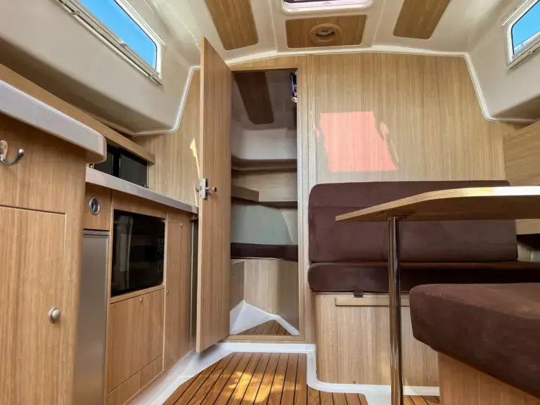 Polanski, Interior image