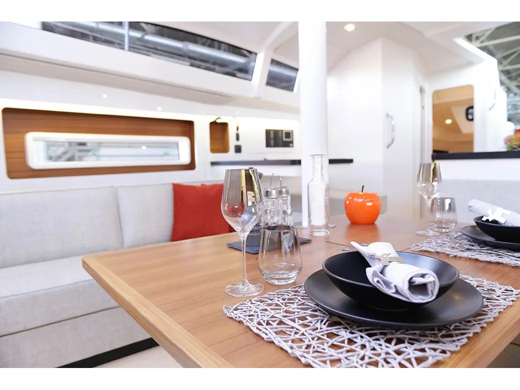 CARIBBEAN DANDY, Interior image