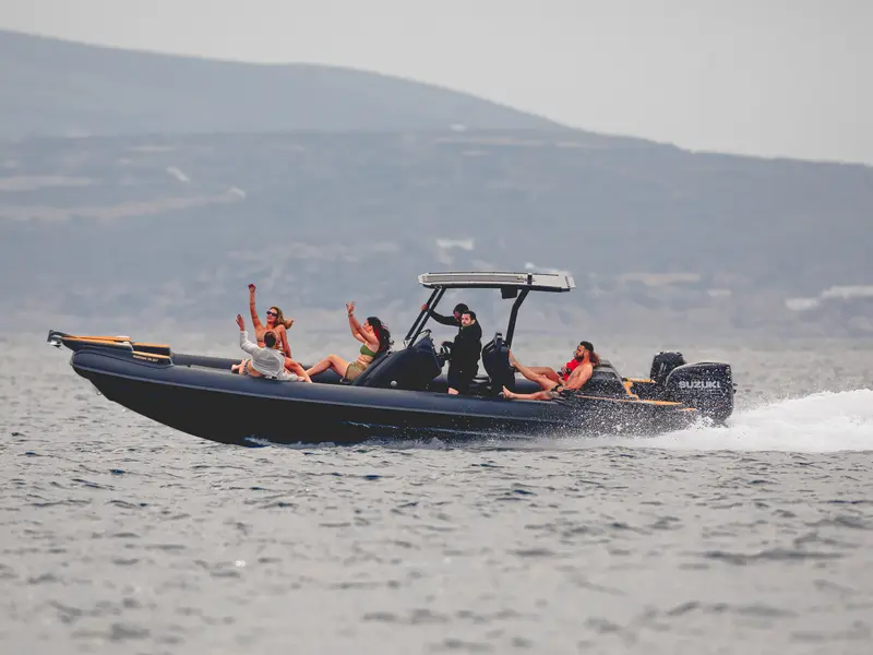 Portara, Motorboat