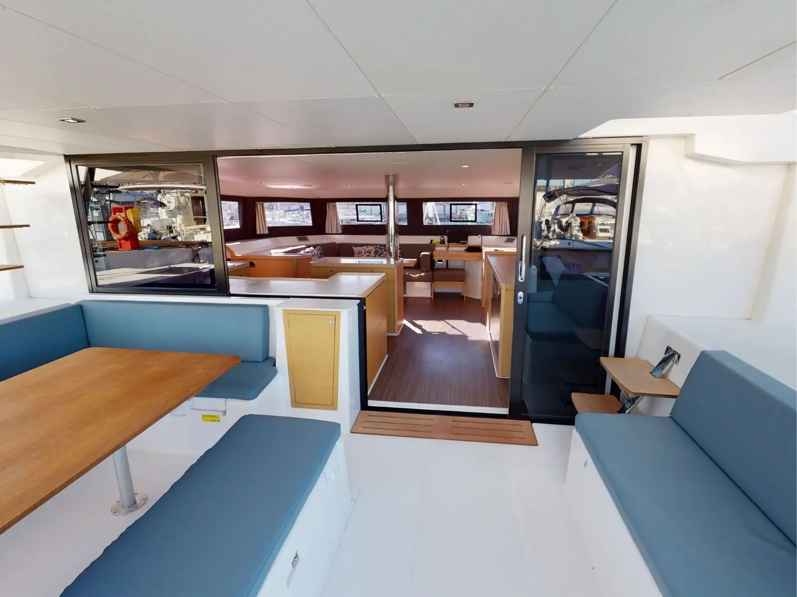 Vittoria, Interior image