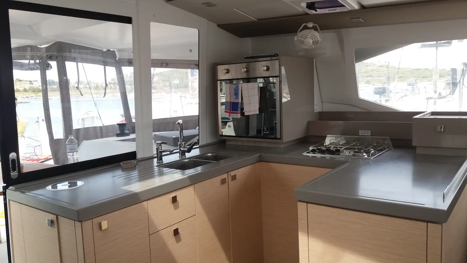 Wild Baleine, Interior image