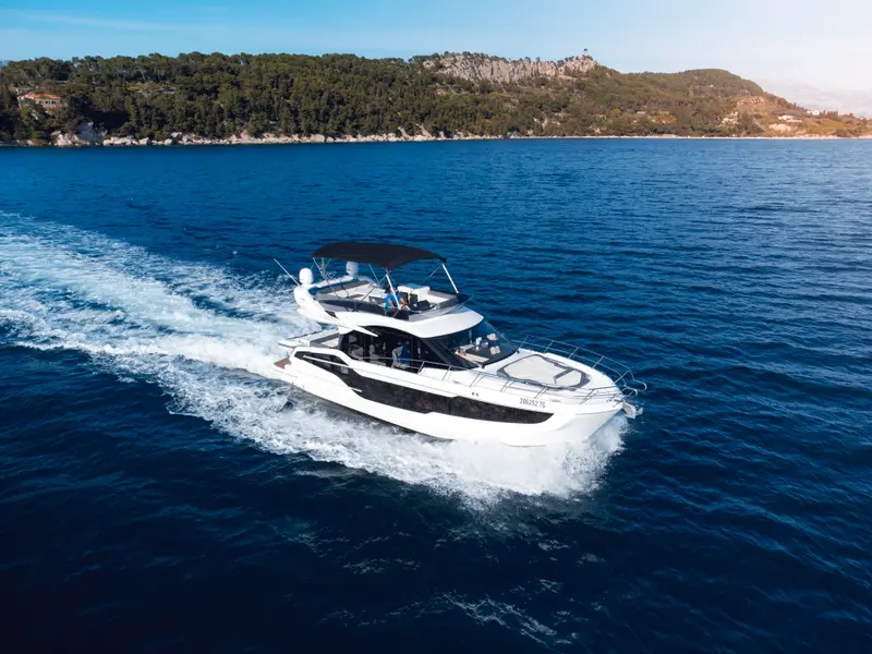 Premium, Galeon 440 Fly