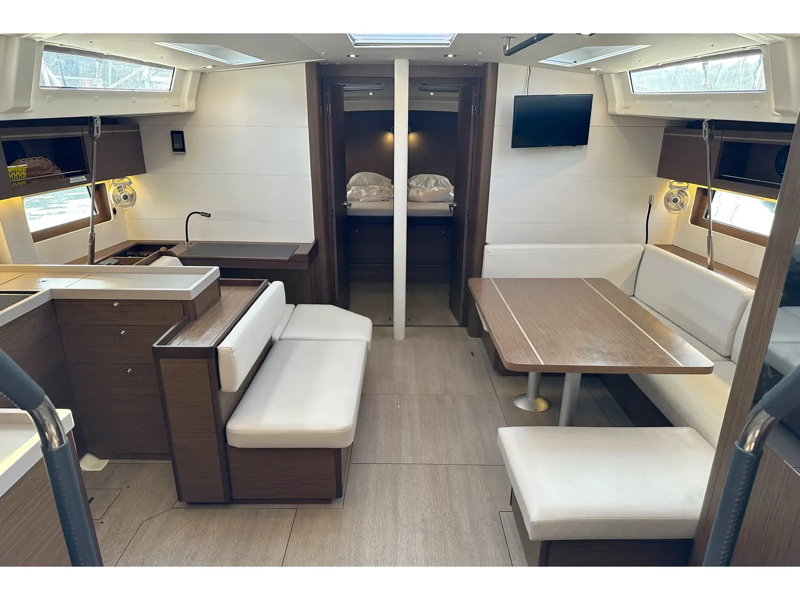 Obelix, Interior image