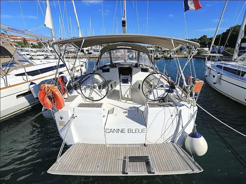 CANNE BLEUE, Main image