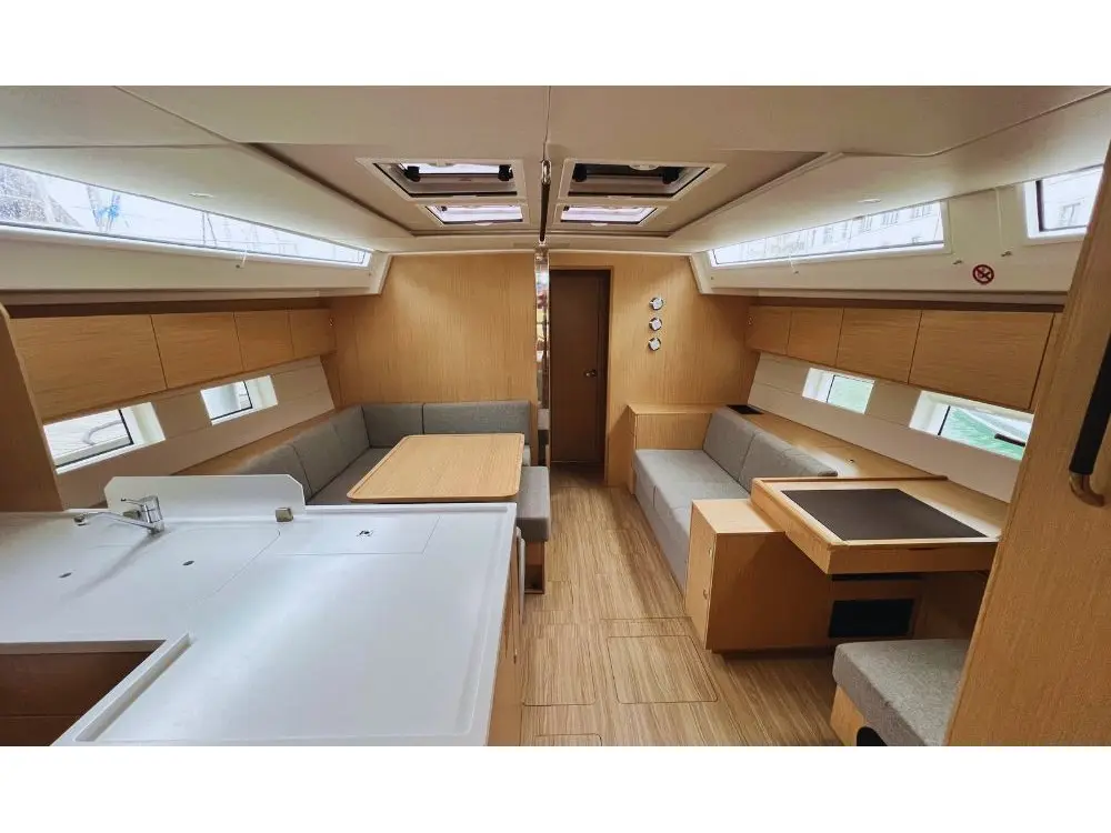 MALENA, Interior image