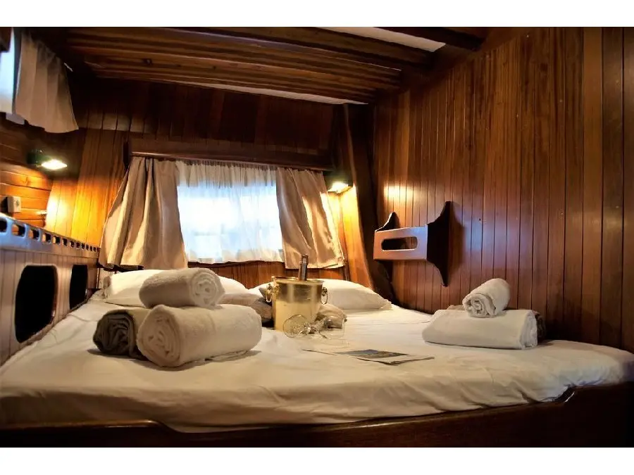 Aeolian Island Cabin 2, Interior image