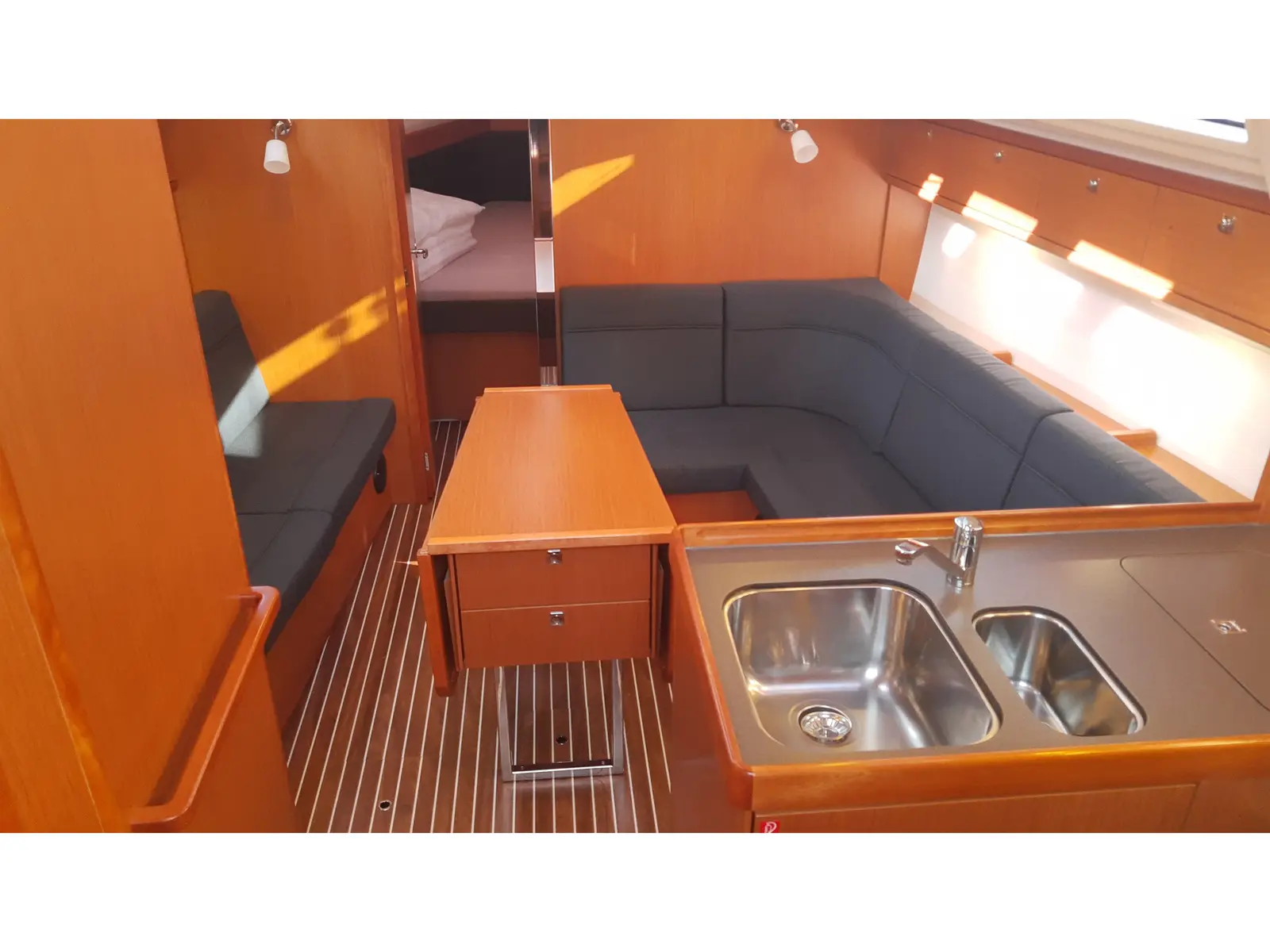 Sixteen, Interior image