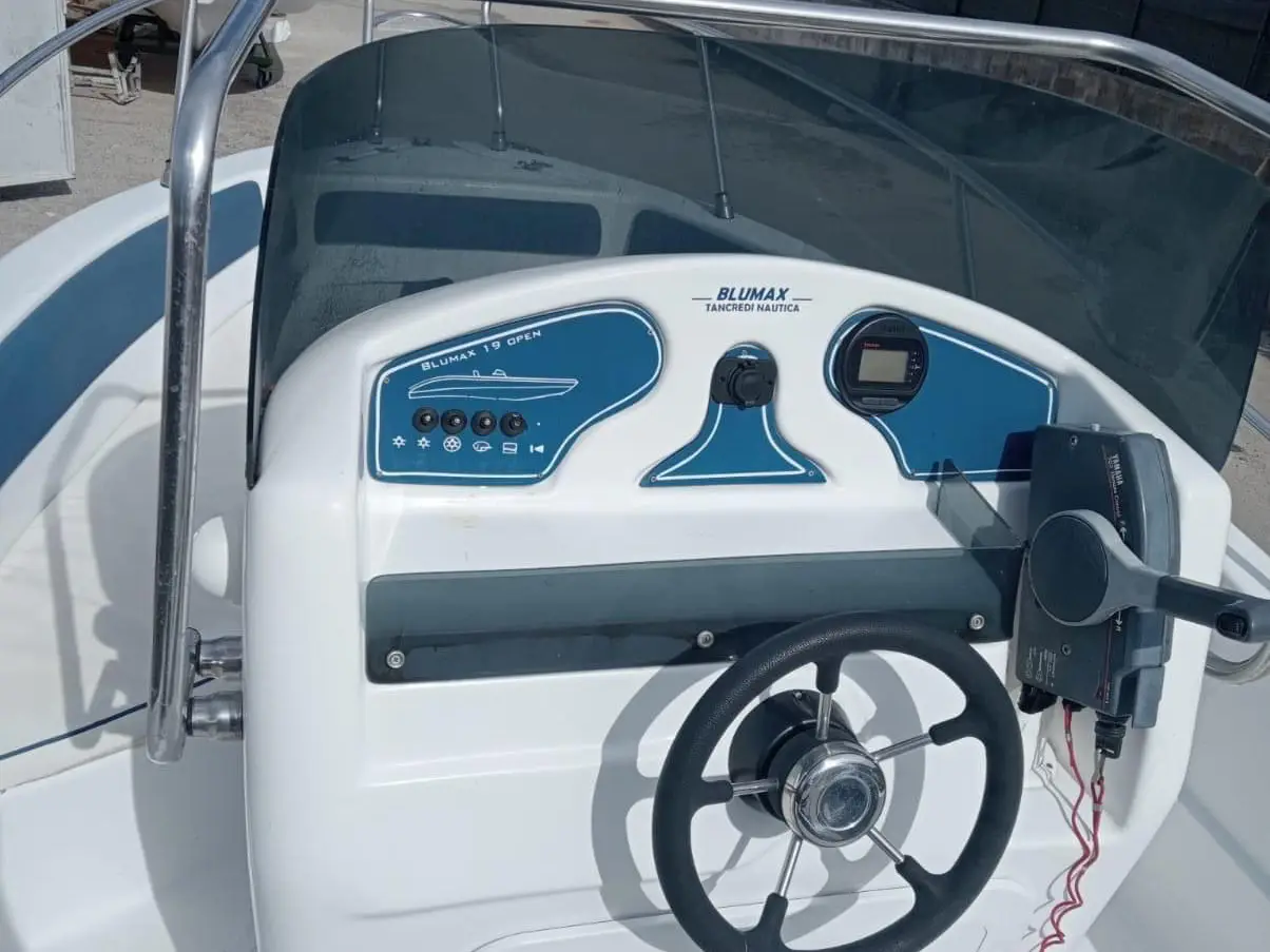 Dory - Blue, Interior image