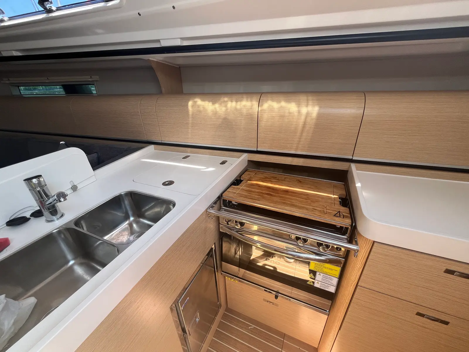 Carla , Interior image