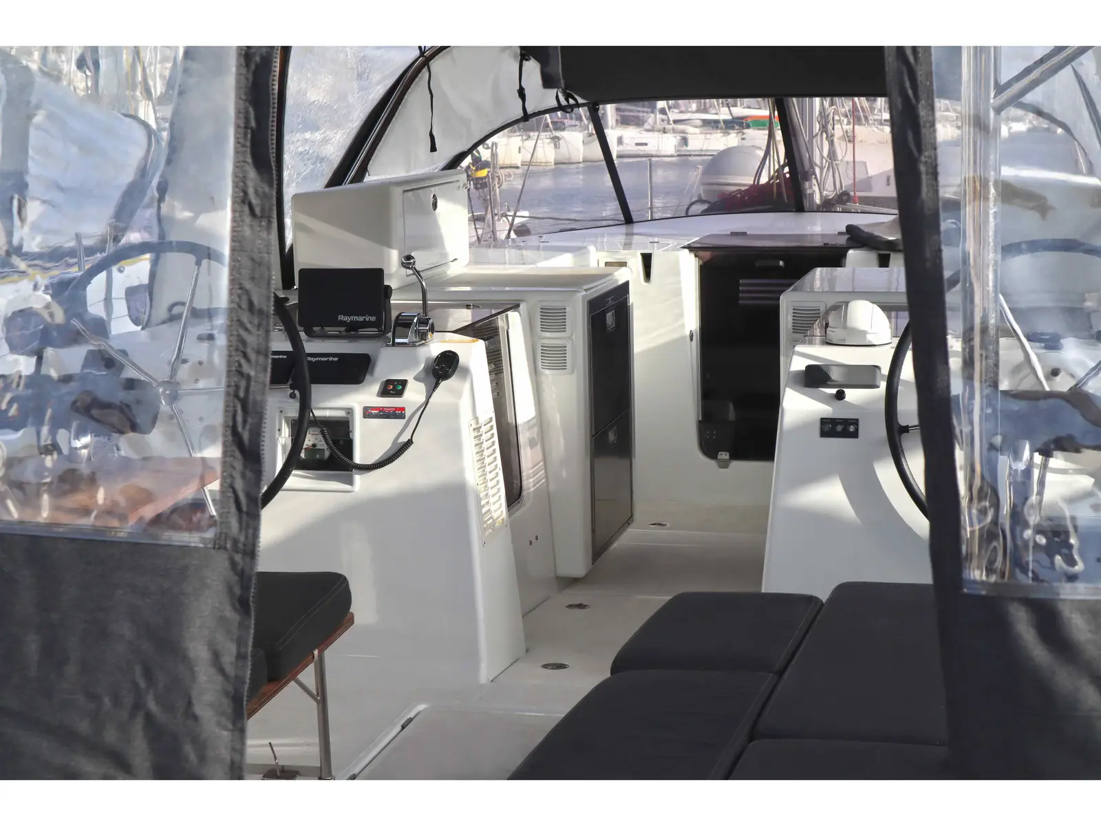 Solaris, Interior image