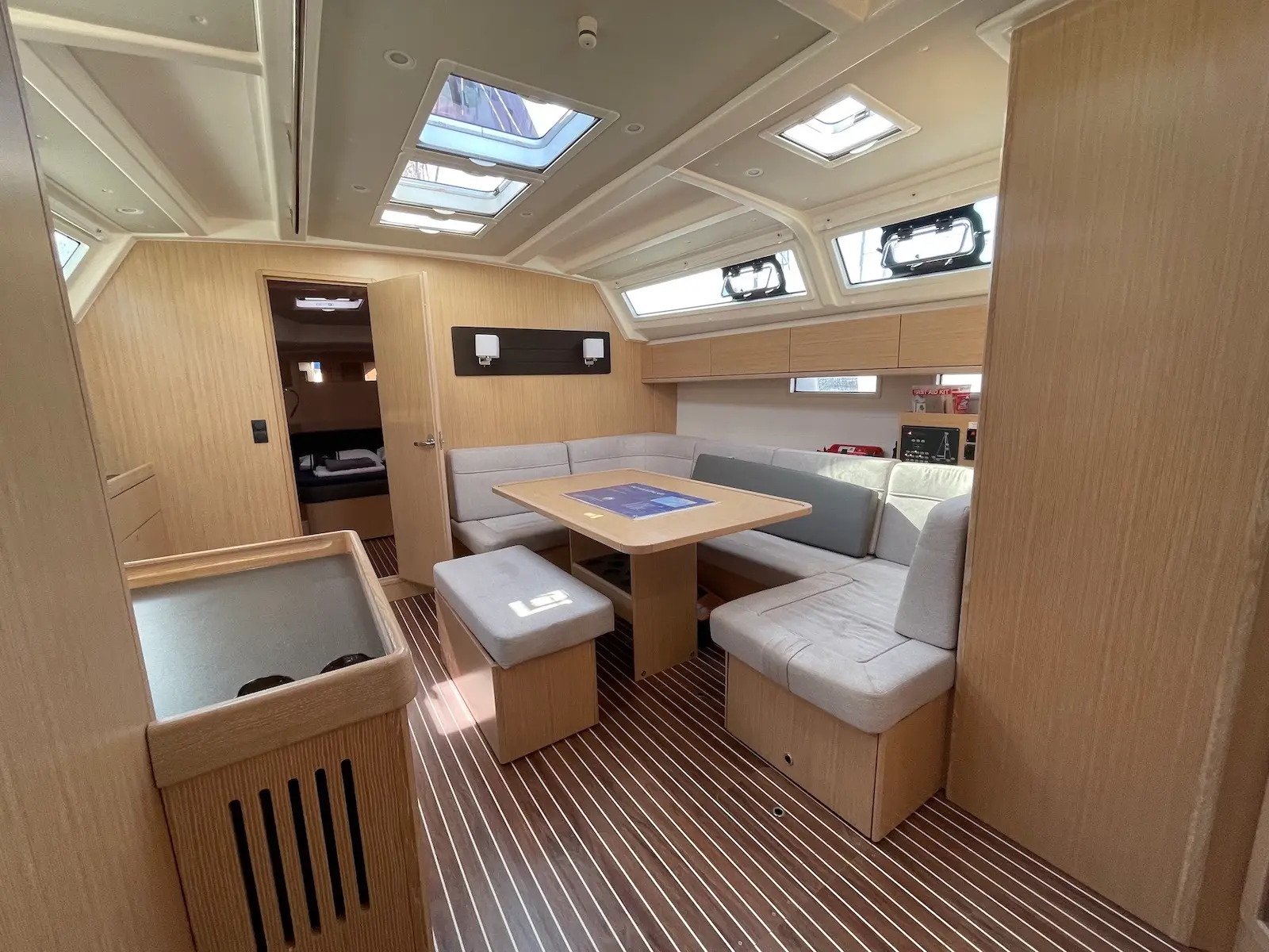 Hera, Interior image