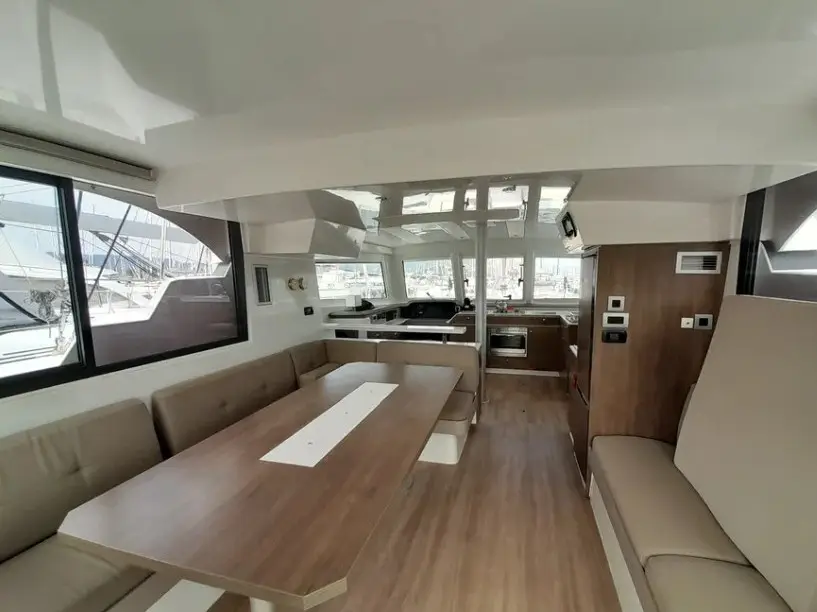 Hermes, Interior image