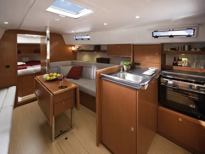 Star Chiara, Interior image