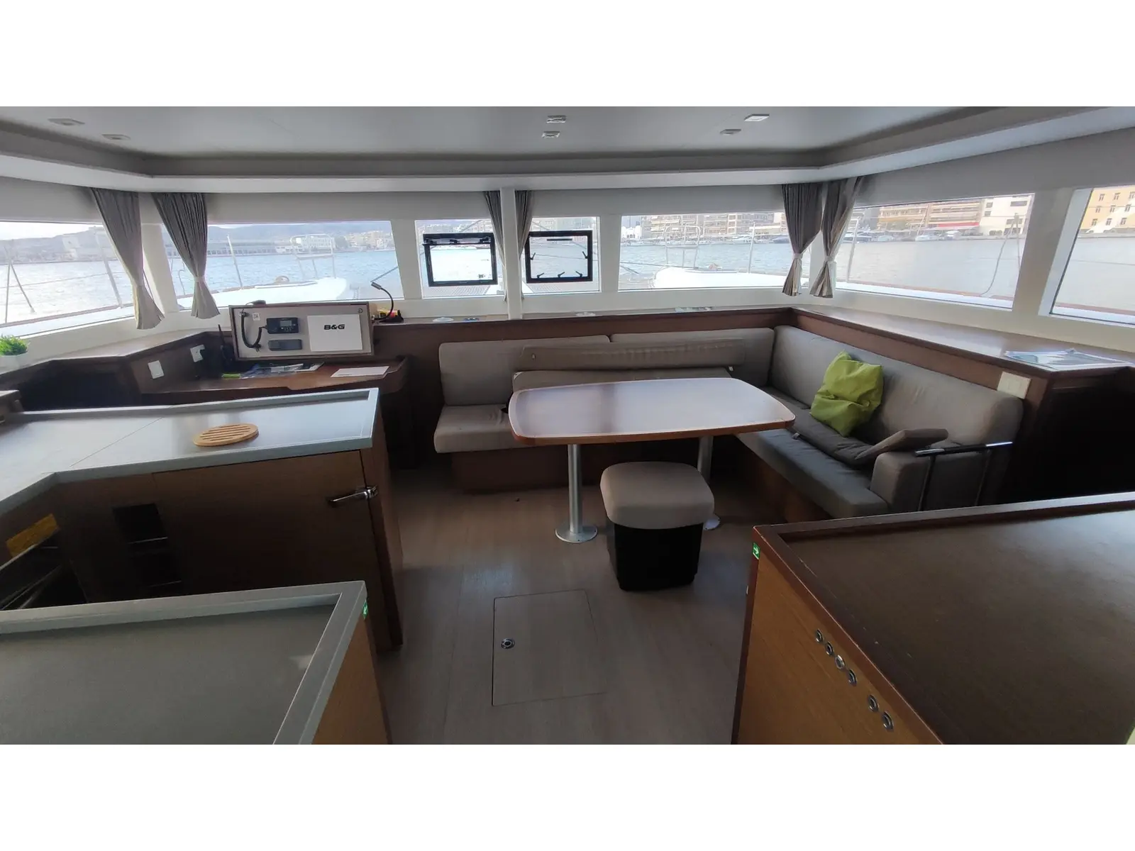 Alex Jr., Interior image