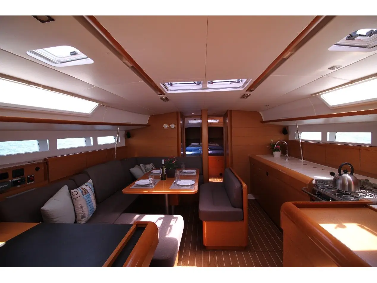 King of hearts - (A/C - Generator - Refit 2022), Interior image