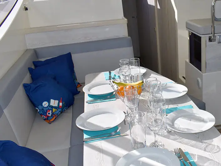 Horizon 4 - Premier 36, Interior image