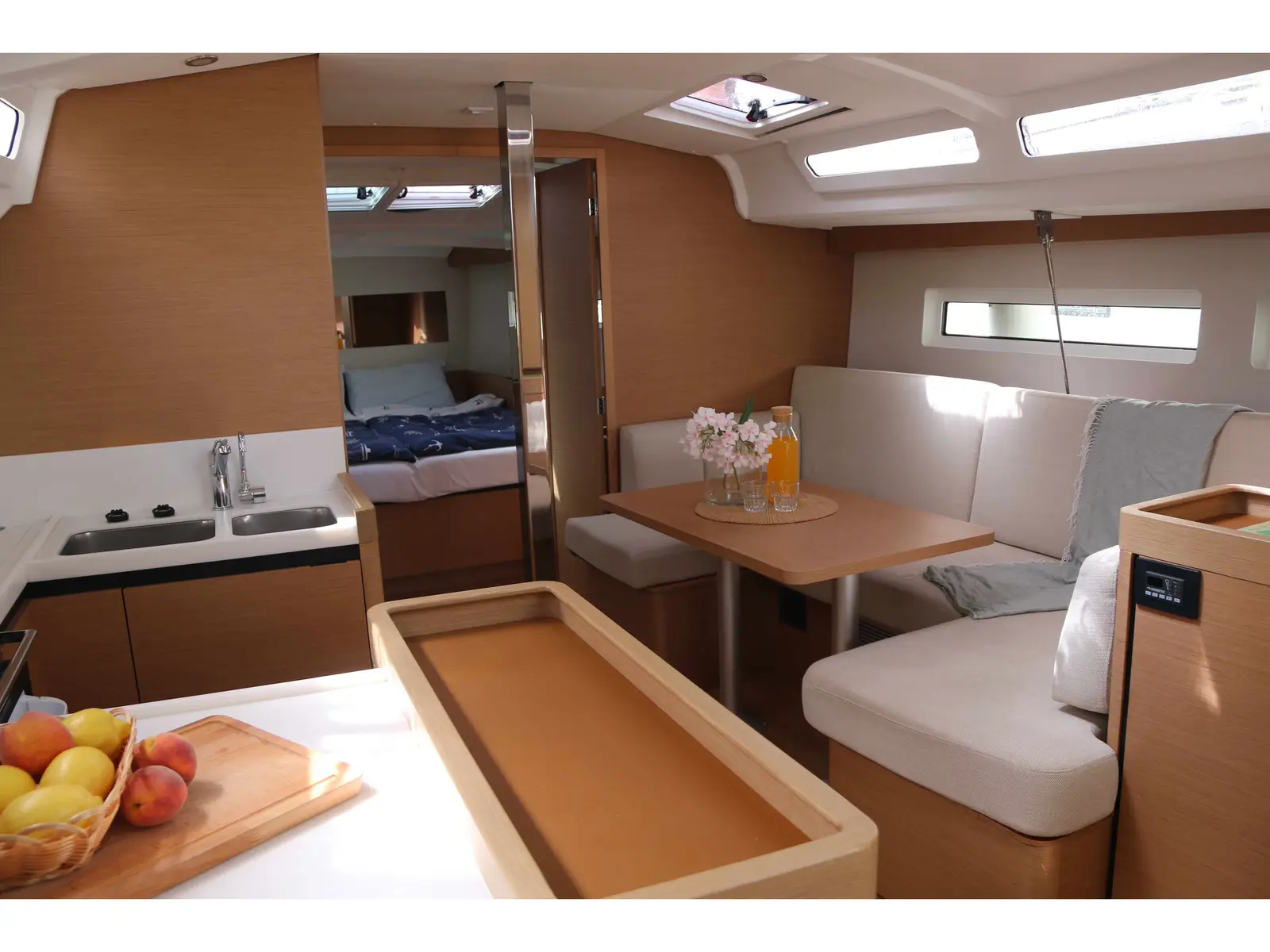 BOHEMIAN RHAPSODY, Interior image