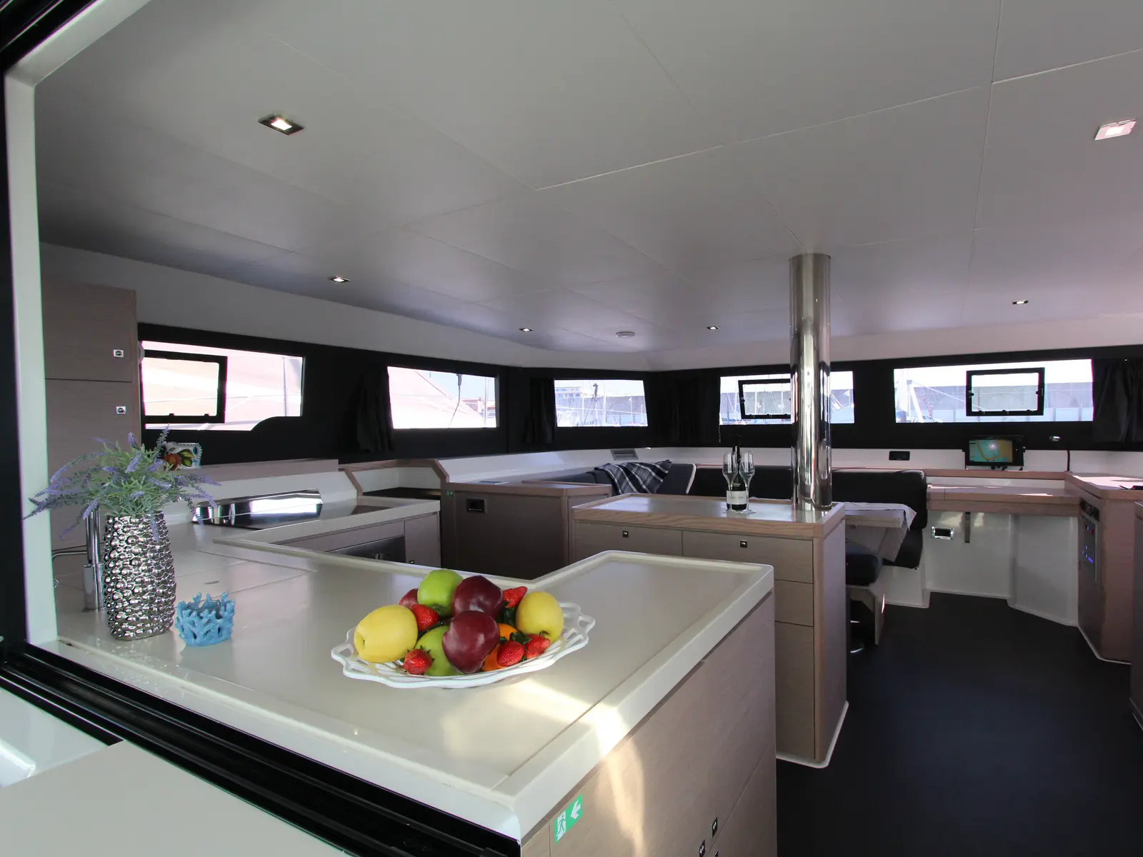 Lublu, Interior image