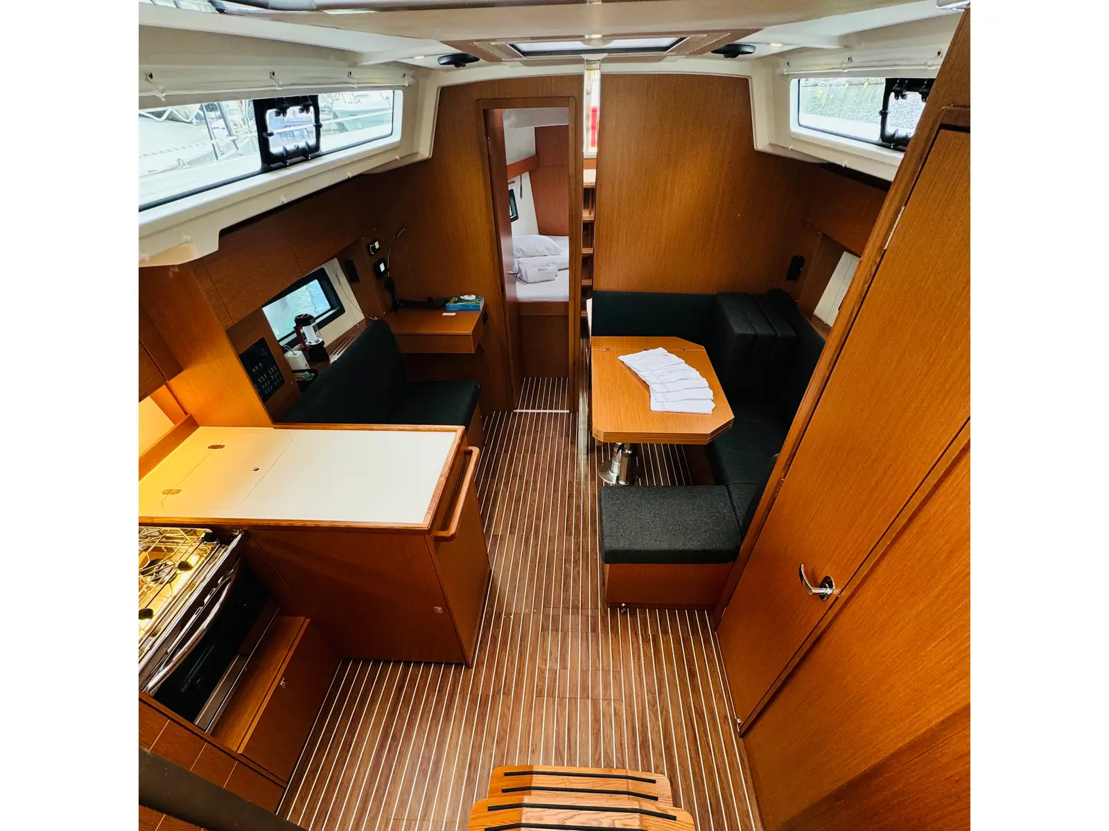Simbad, Interior image