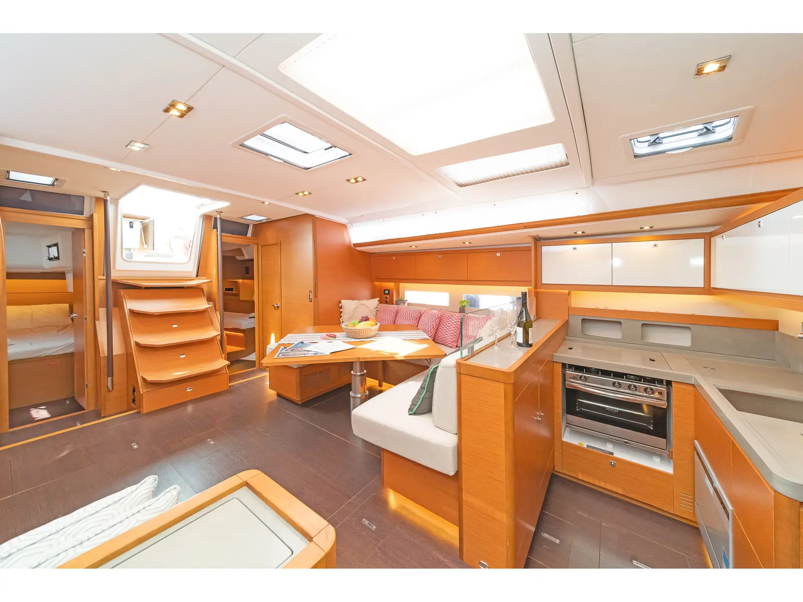 Splash, Interior image