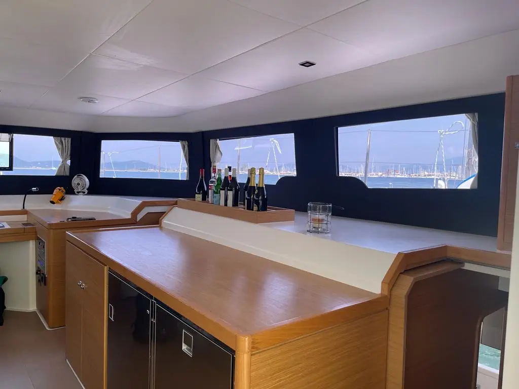 Blue Horizon - Skippered, Interior image