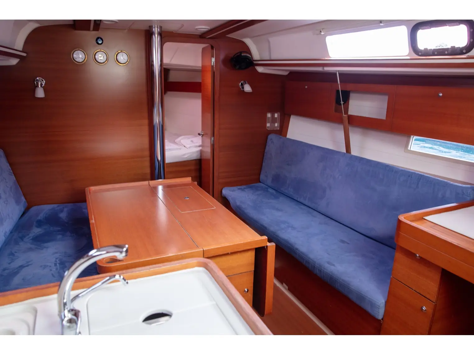 Lemar, Interior image