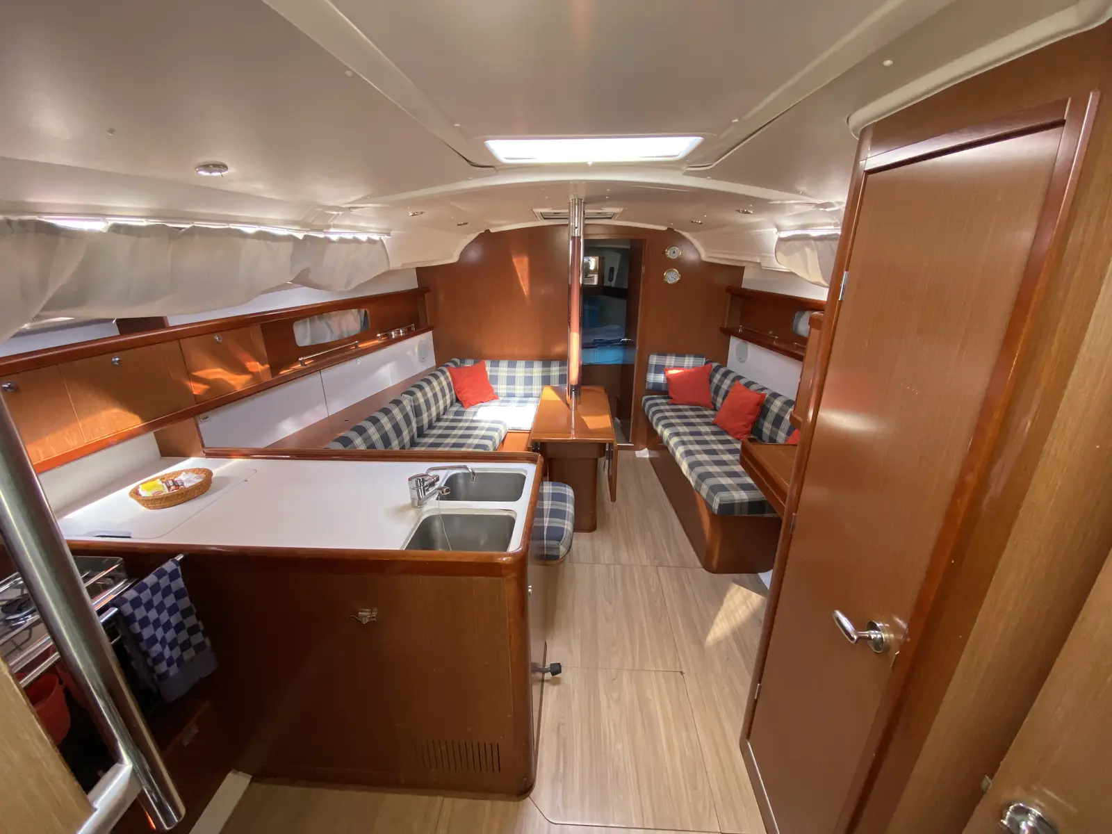Glen Rosa, Interior image