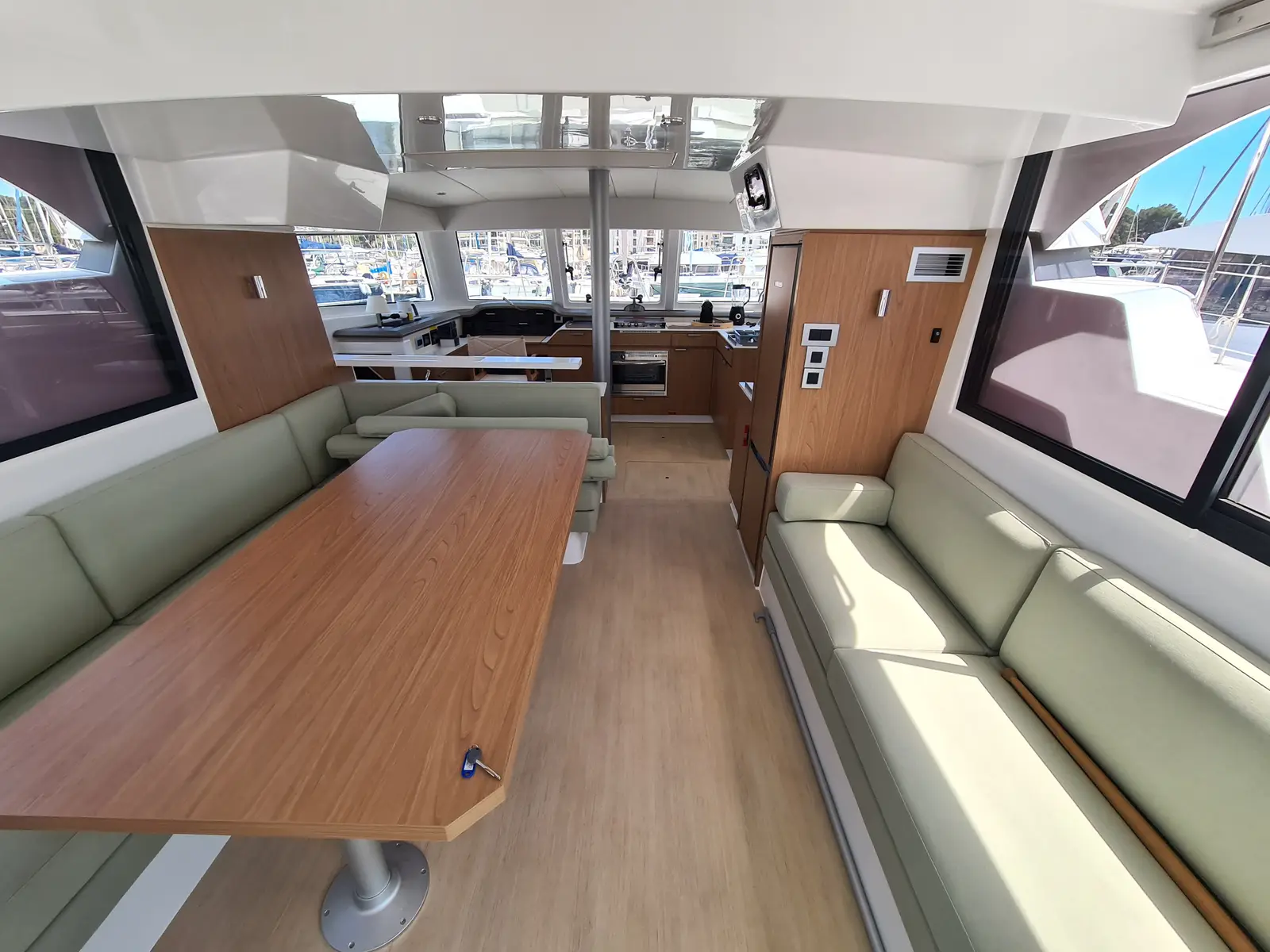 Premium +, Interior image