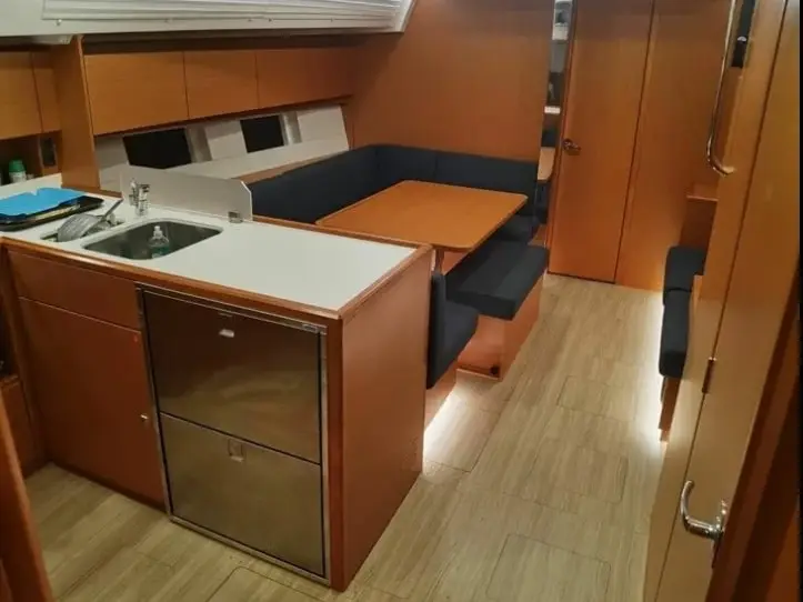 AF-C4523(II), Interior image