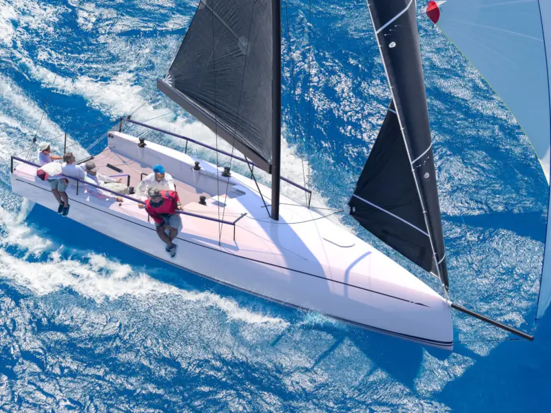 007, Main image