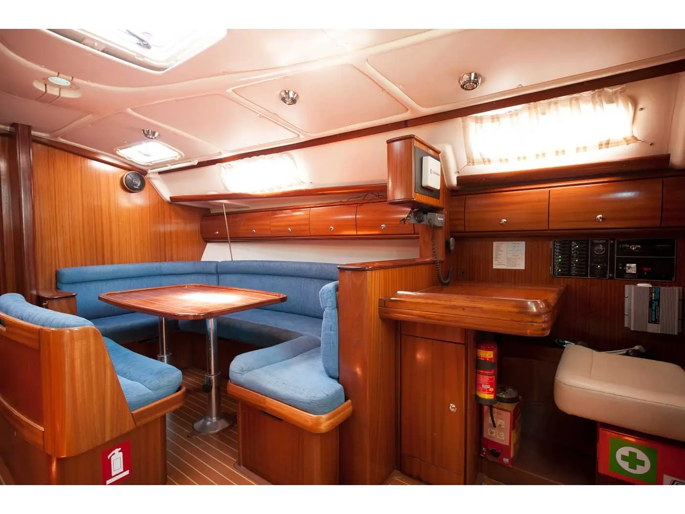 Meander, Interior image