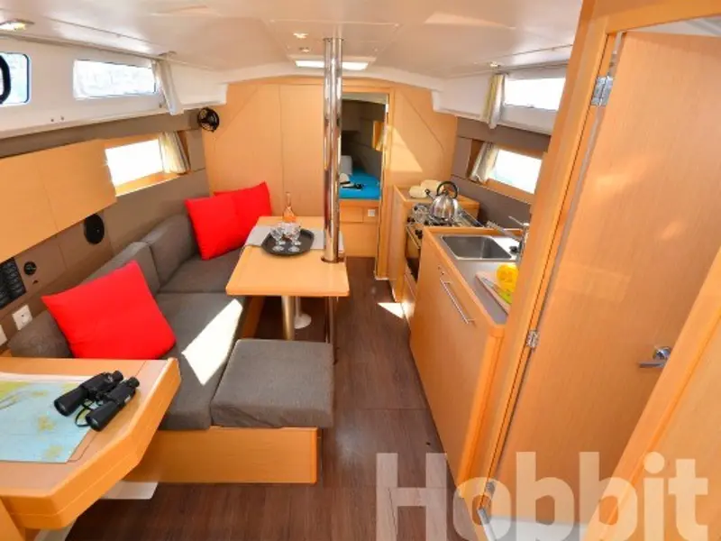 Hobbit, Interior image